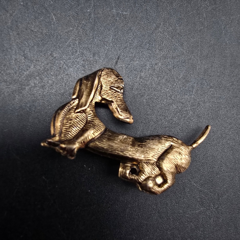 Dachshund Dog Brooch Gold Tone Doxie Weiner Dog Vintage